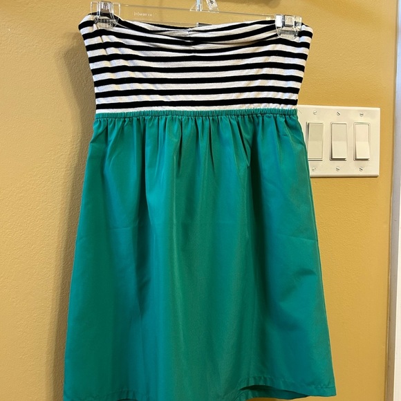 Roxy Strapless Dress in Black, White, and Teal - Picture 3 of 4